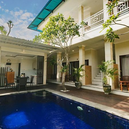 Happy Devi Guesthouse Canggu Eksteriør billede