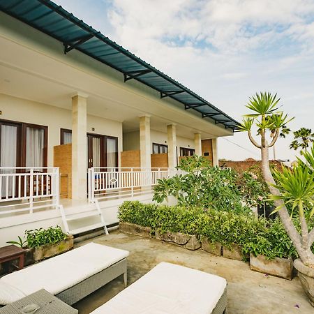Happy Devi Guesthouse Canggu Eksteriør billede