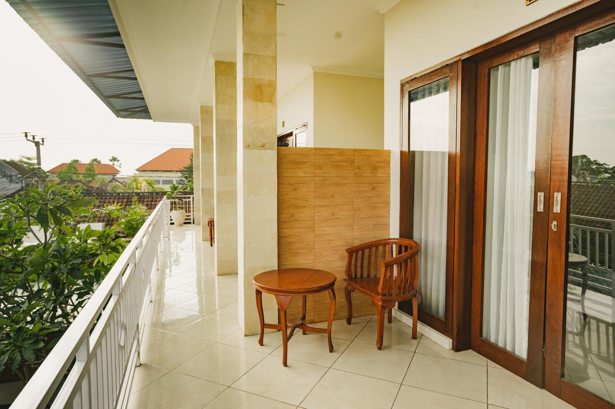 Happy Devi Guesthouse Canggu Eksteriør billede