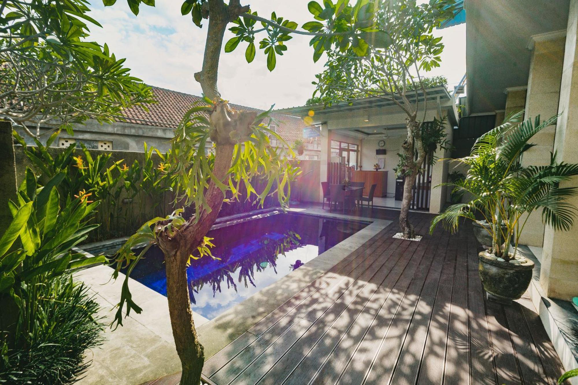 Happy Devi Guesthouse Canggu Eksteriør billede