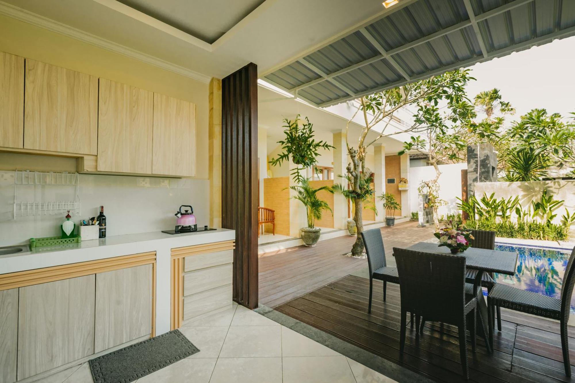 Happy Devi Guesthouse Canggu Eksteriør billede