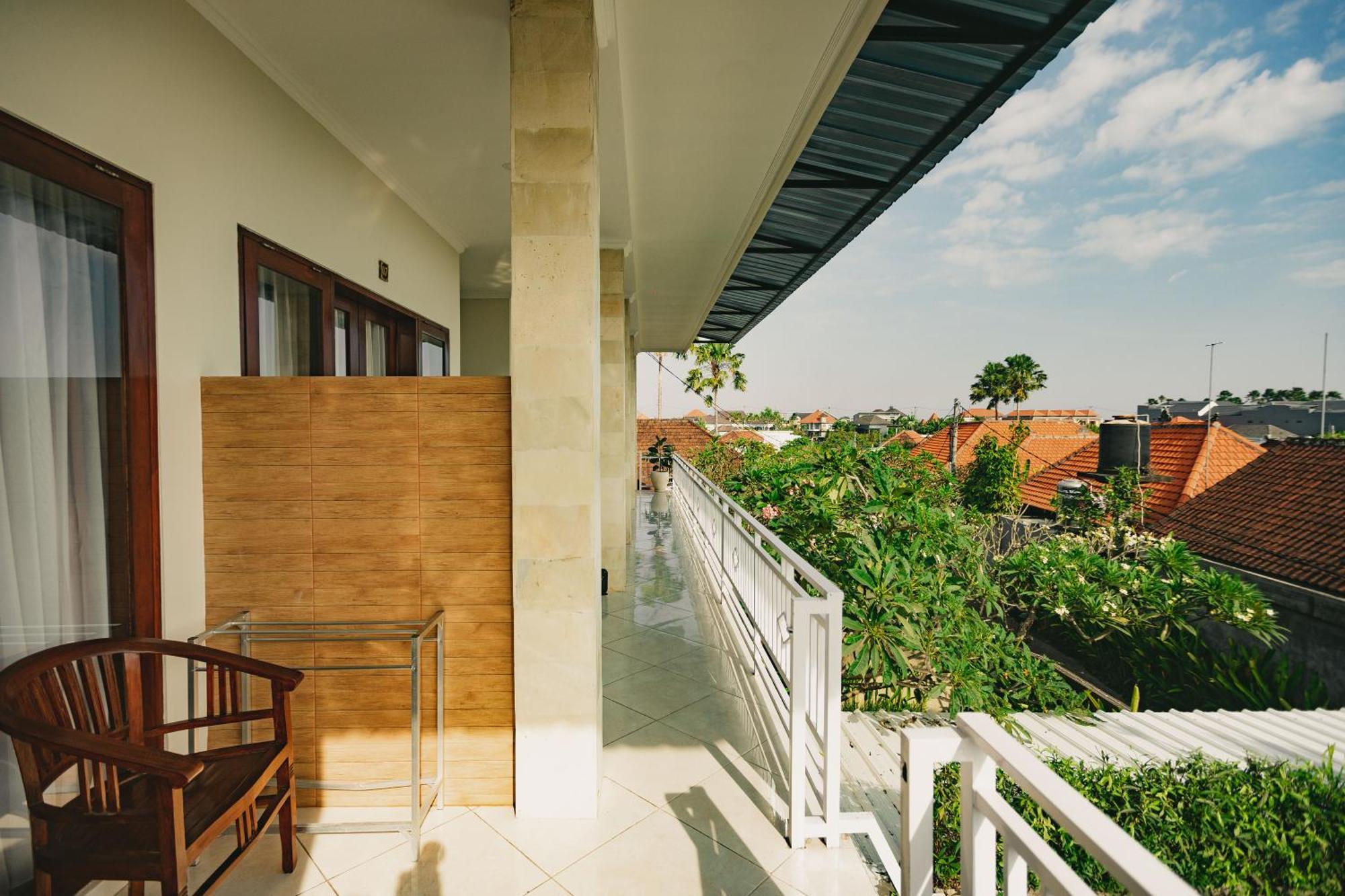 Happy Devi Guesthouse Canggu Eksteriør billede