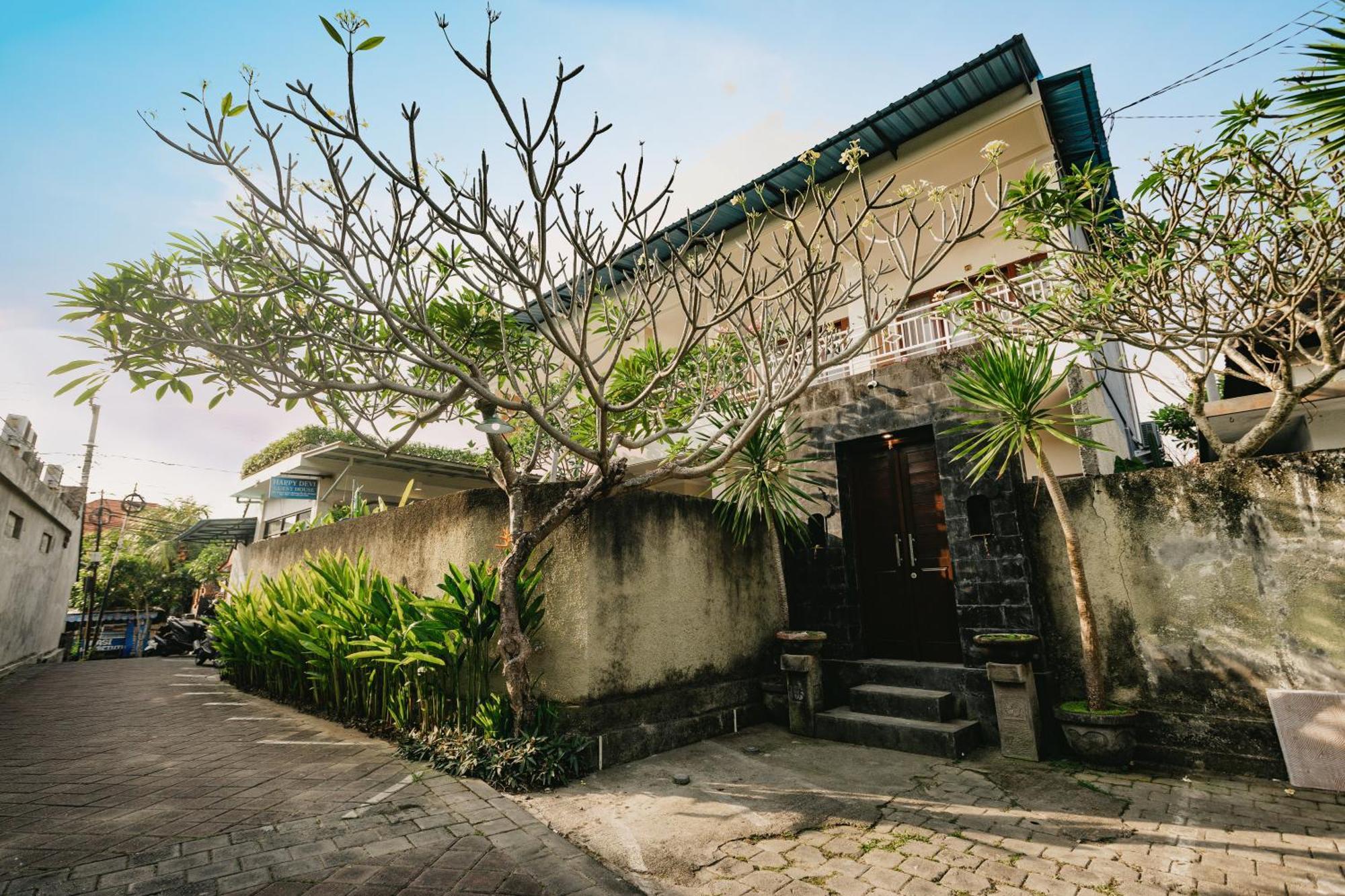 Happy Devi Guesthouse Canggu Eksteriør billede
